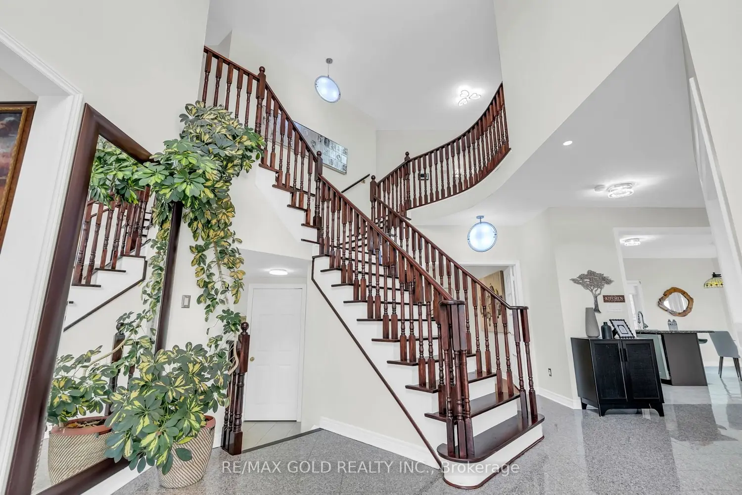 5499 Doctor Peddle Crescent