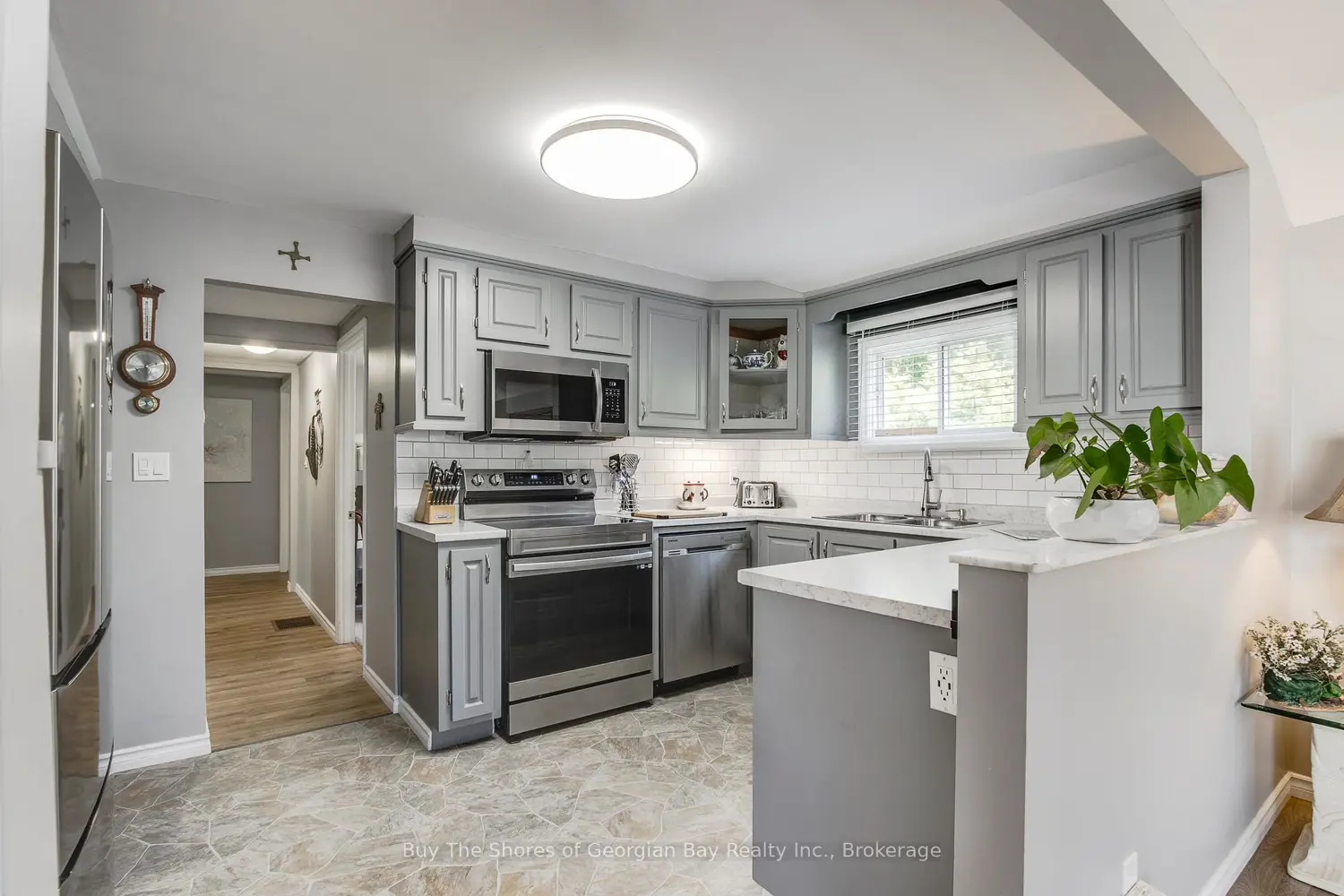 89 Andrew Drive photo 4