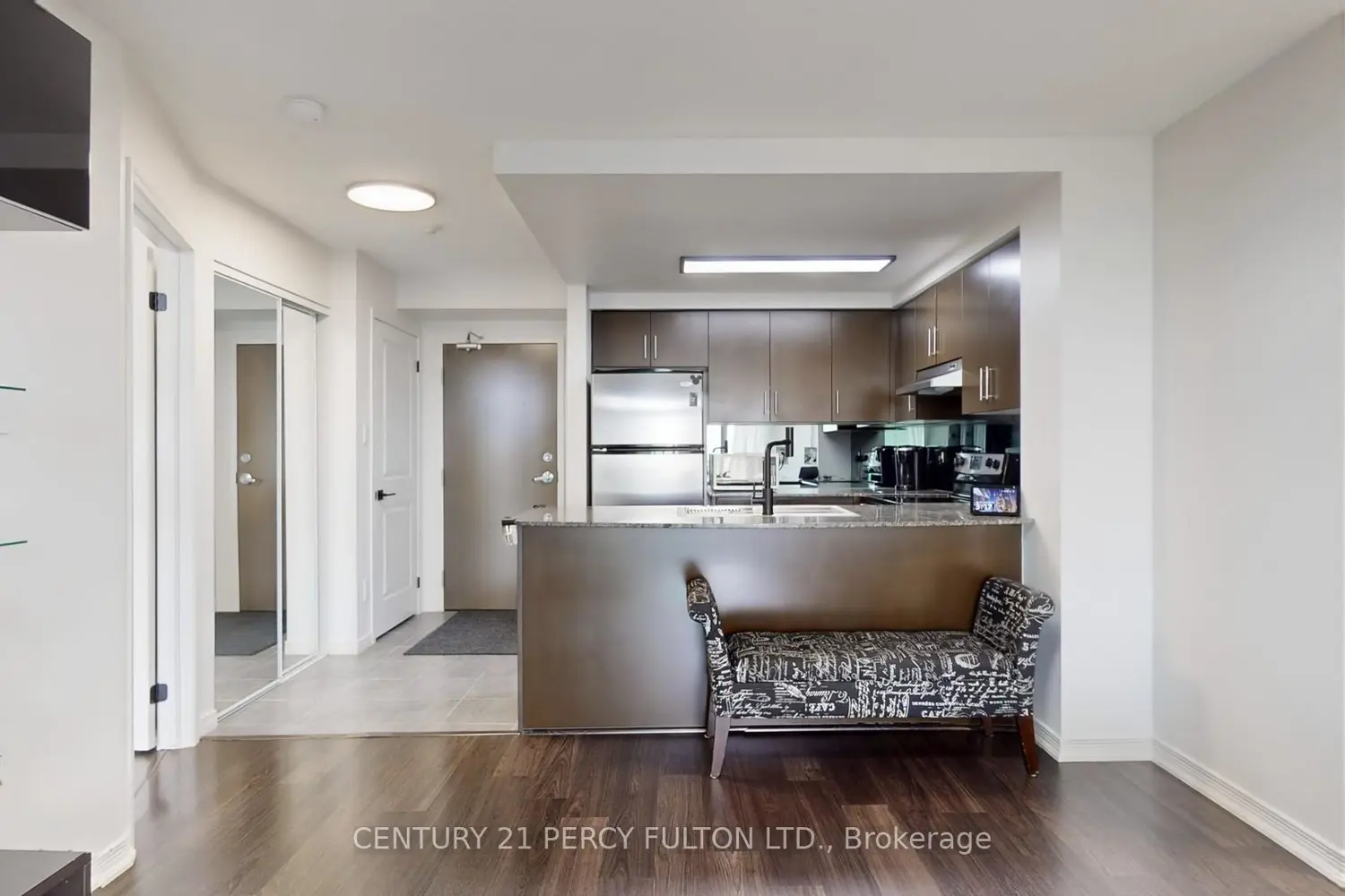 9 George Street 1612 photo 4