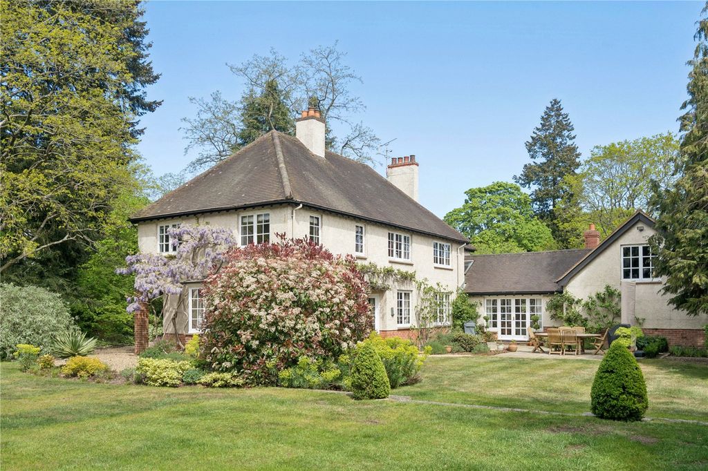 4 bed detached house for saleMiddle Avenue, Farnham, Surrey GU9
