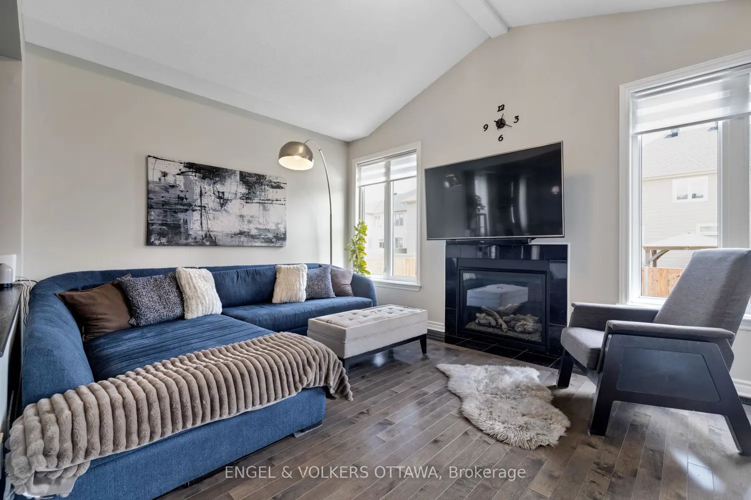 425 Cooks Mill Crescent photo 5