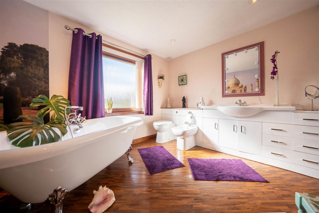 4 bed property for saleDundee Road, Letham DD8 photo 5