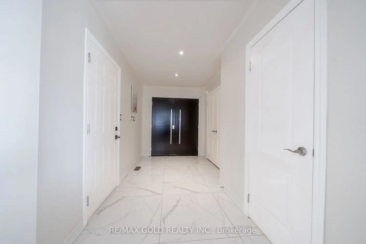 19 Spring Valley Court photo 4