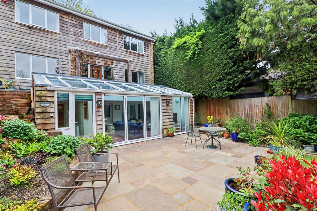 5 bed detached house for saleStonepark Drive, Forest Row, East Sussex RH18 photo 2