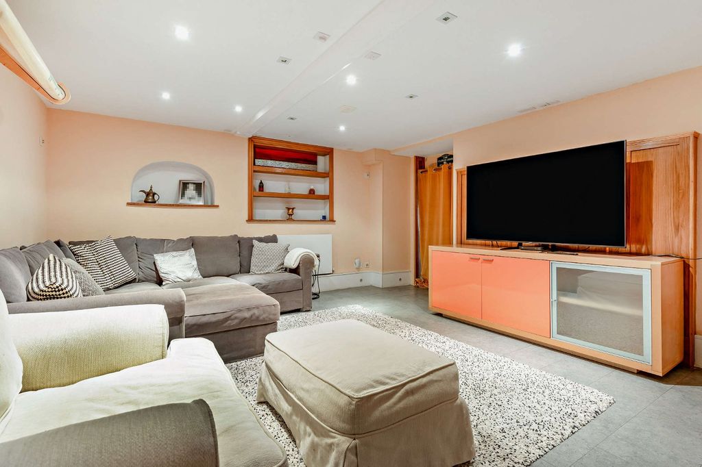 Additional image 13 of 8 bed detached house for saleChurch Street, Crondall, Farnham, Surrey GU10