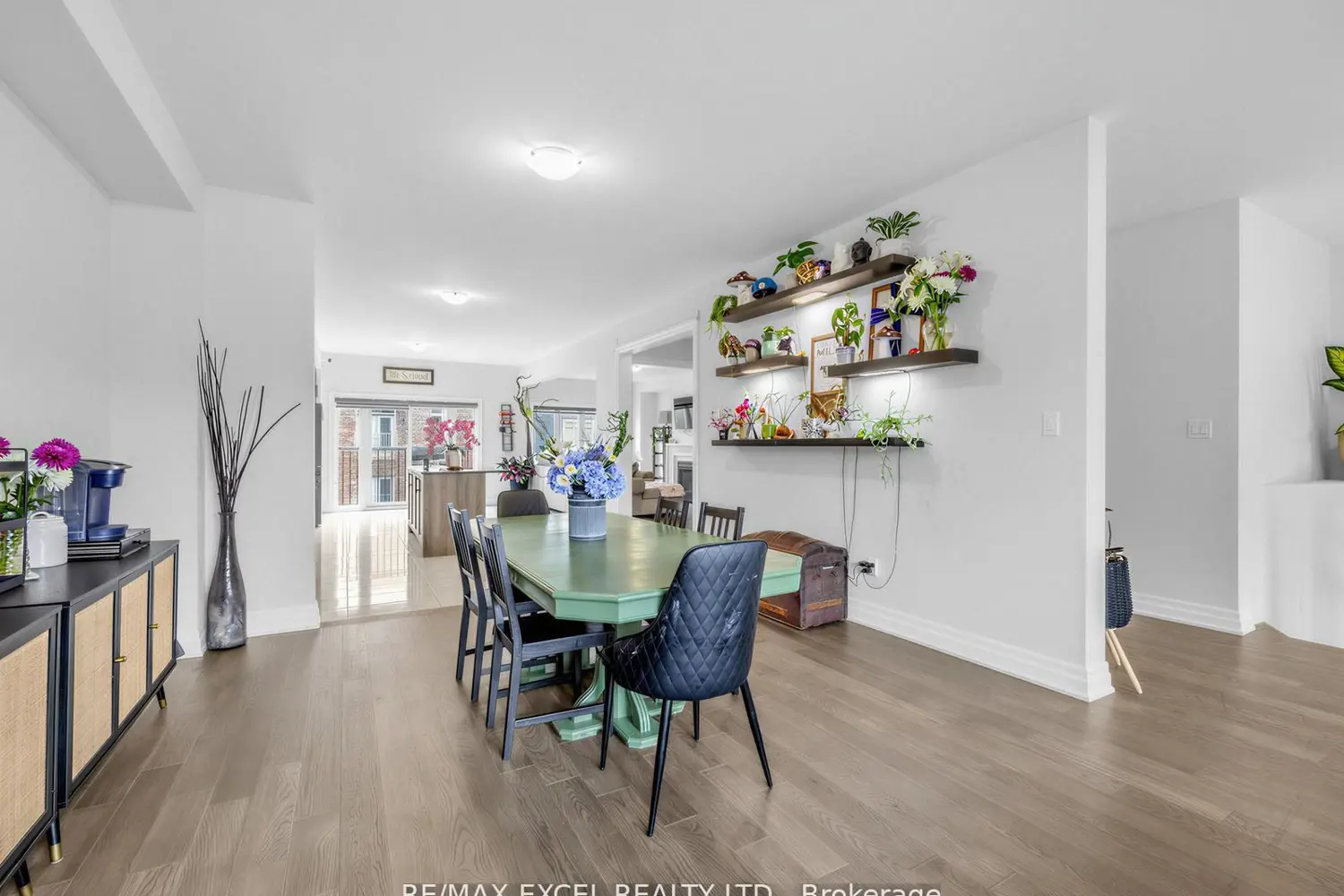 1454 Stovell Crescent photo 5