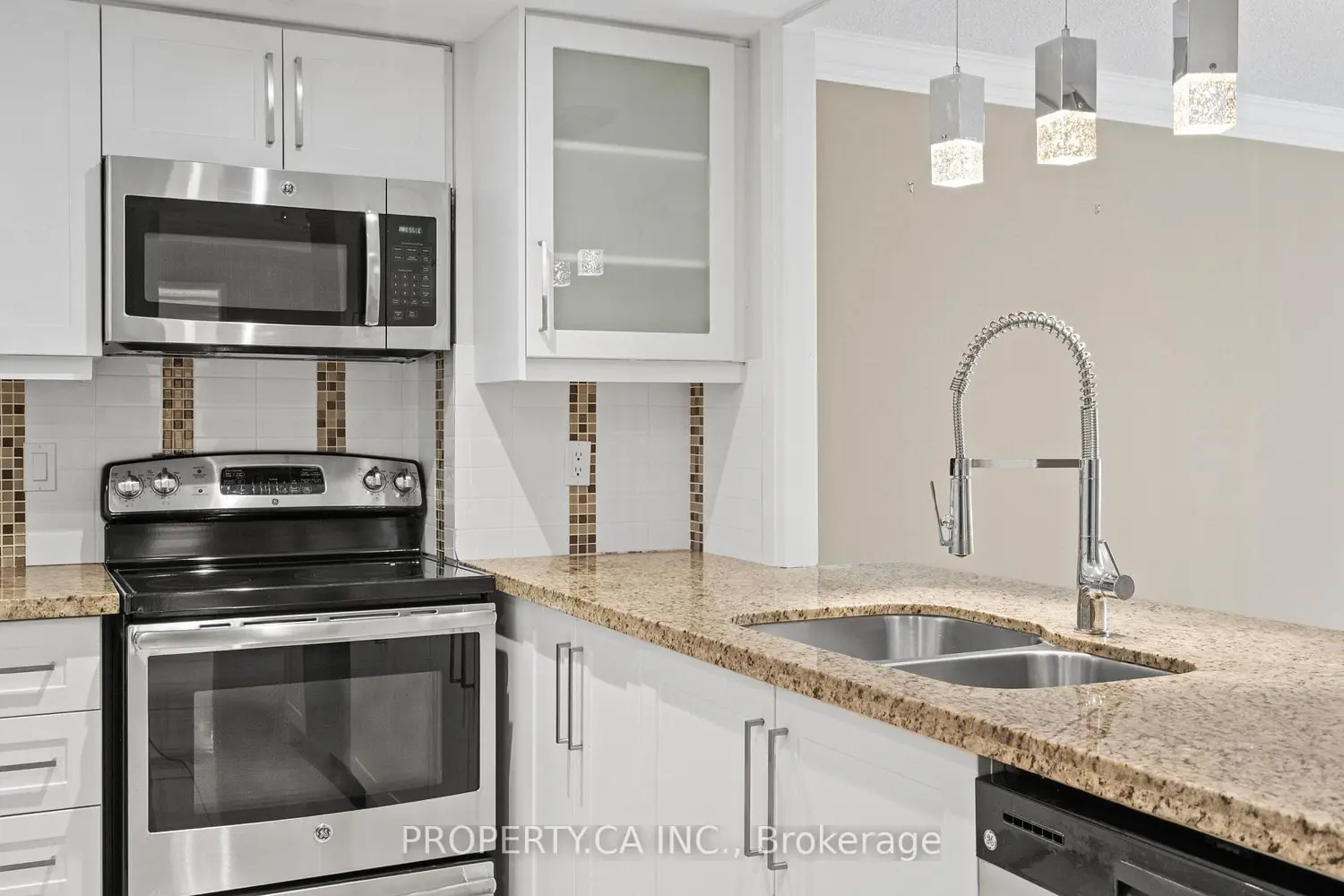 7601 Bathurst Street 101 photo 5