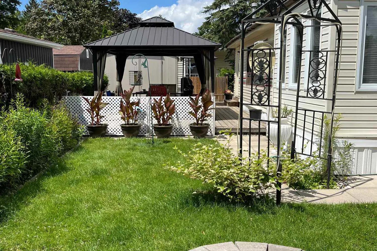 2073 Friendly Boulevard photo 3