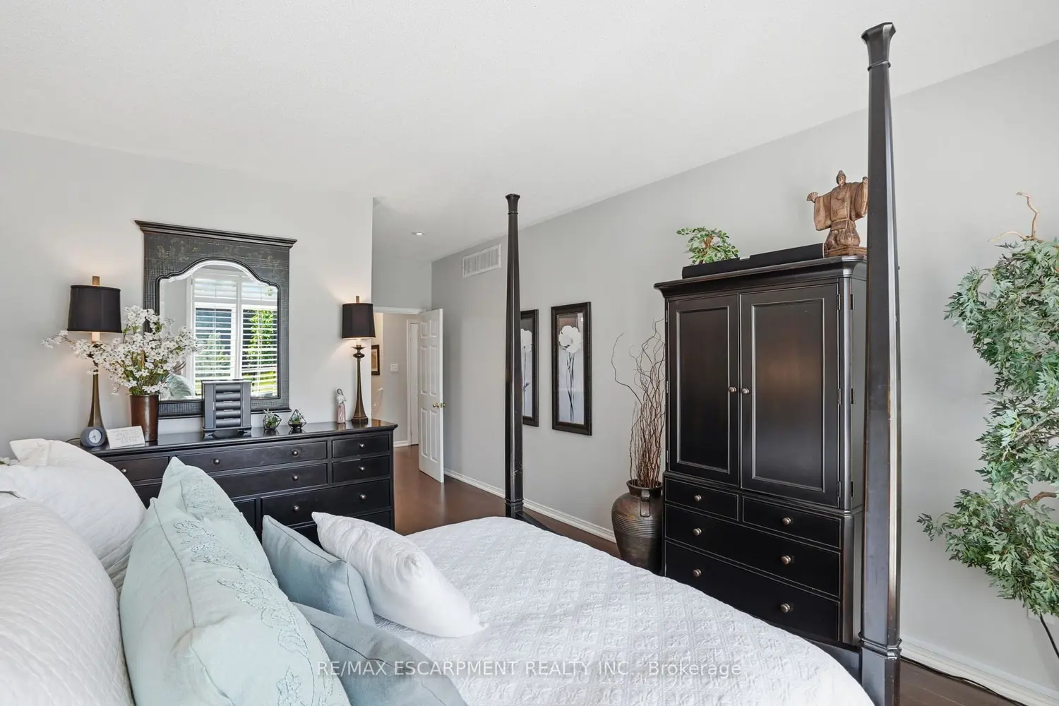 2258 Turnberry Road 3 photo 5
