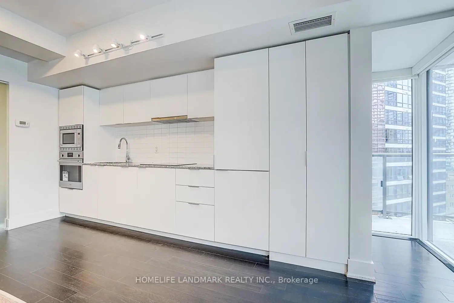 Additional image 4 of 955 Bay Street 1116
