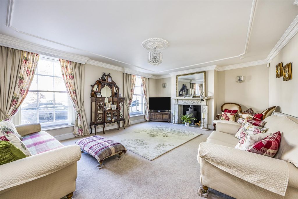 Additional image 2 of 5 bed property for saleCastle Street, Portchester PO16