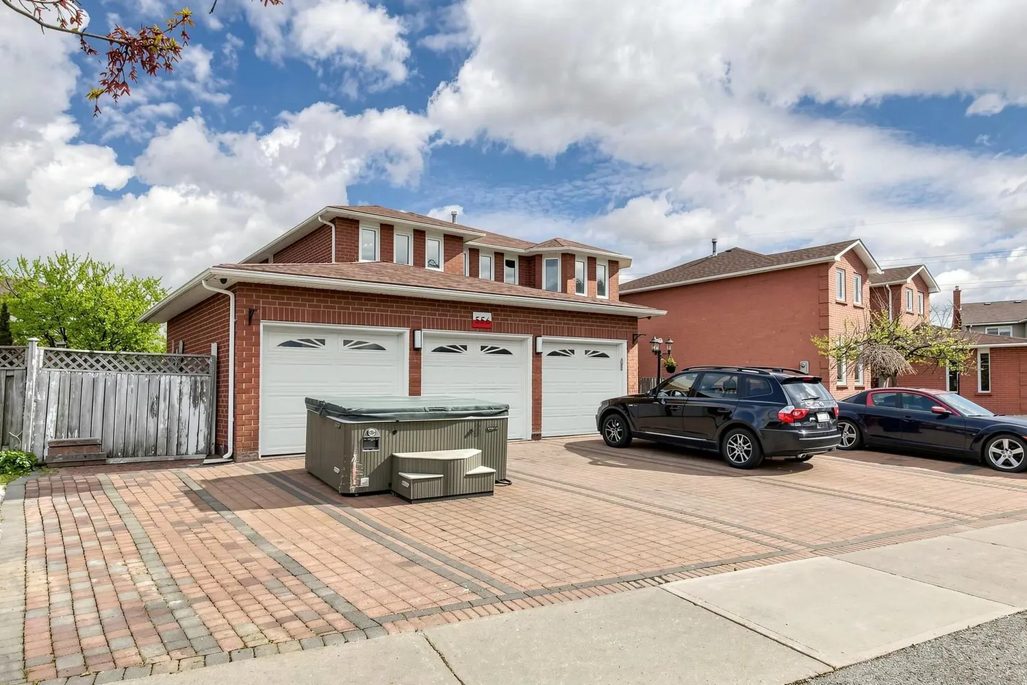 556 Ray Lawson Boulevard