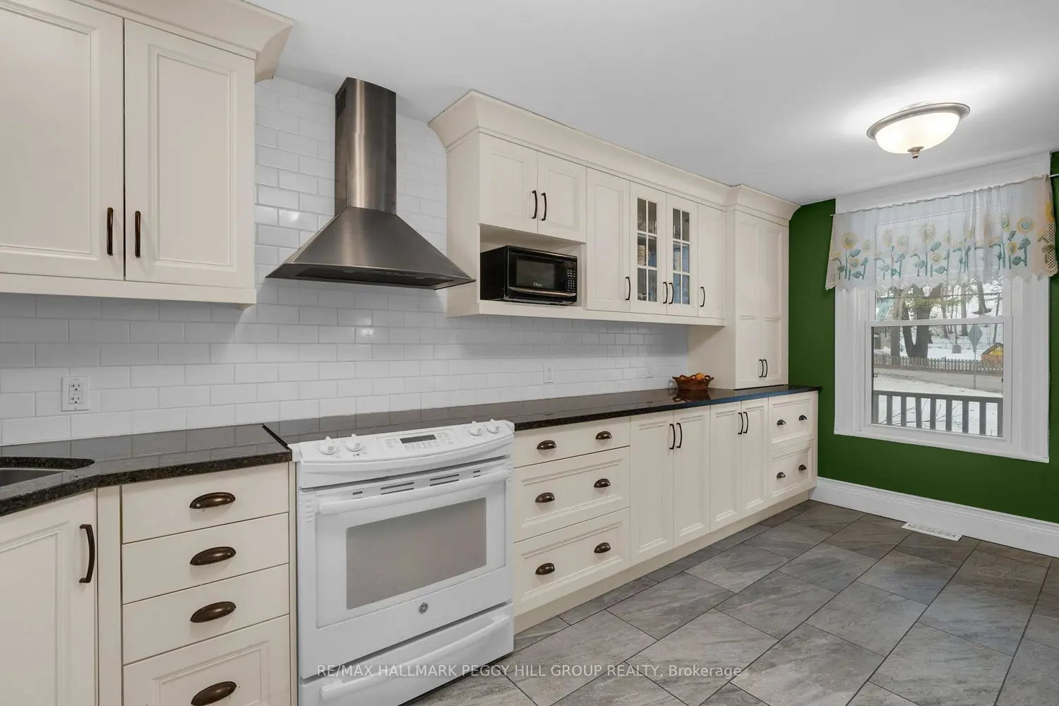 90 Doran Road photo 3