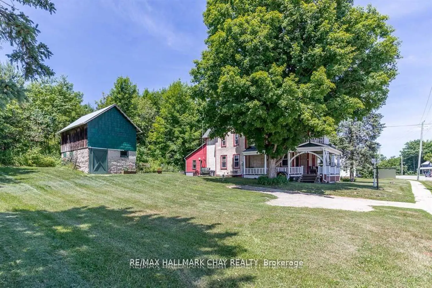4514 Penetanguishene Road photo 2