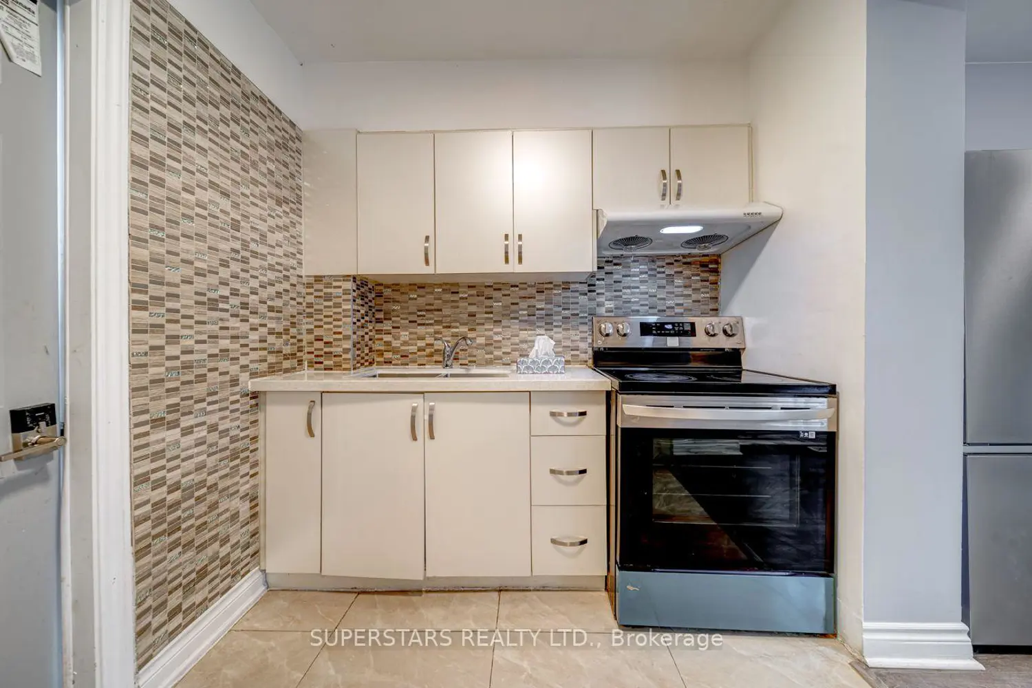 Additional image 5 of 1587 Dufferin Street
