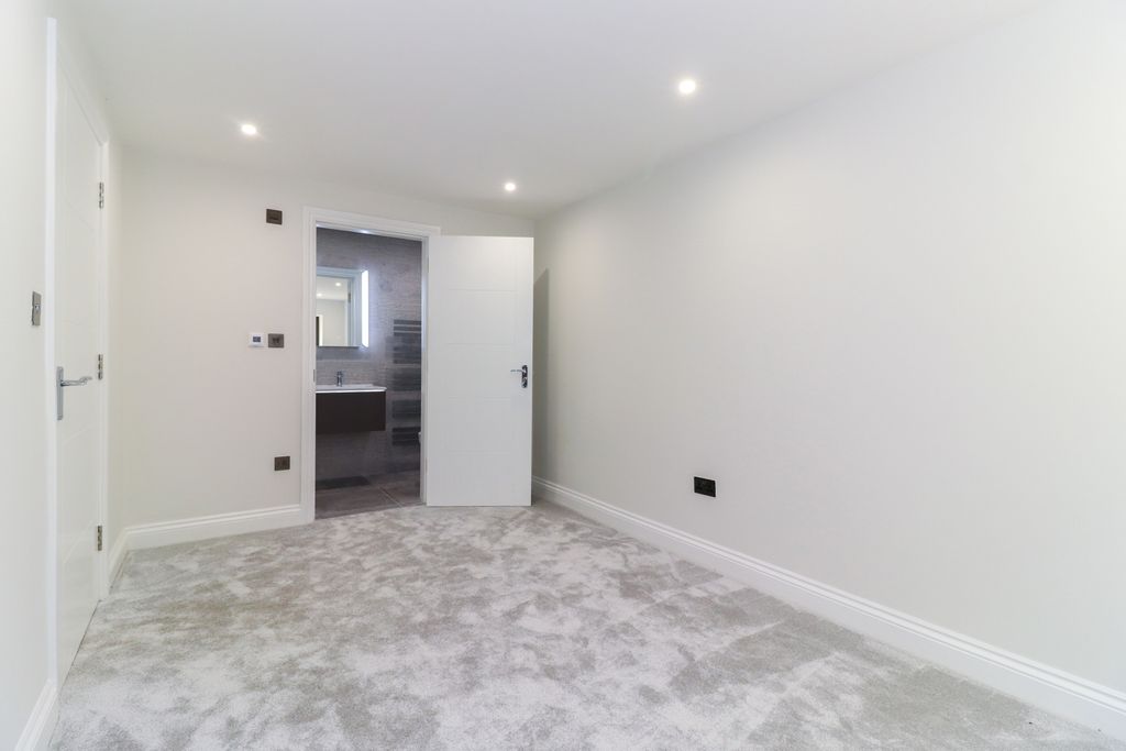 Additional image 13 of 2 bed flat for saleLower House, Gerrards Cross SL9