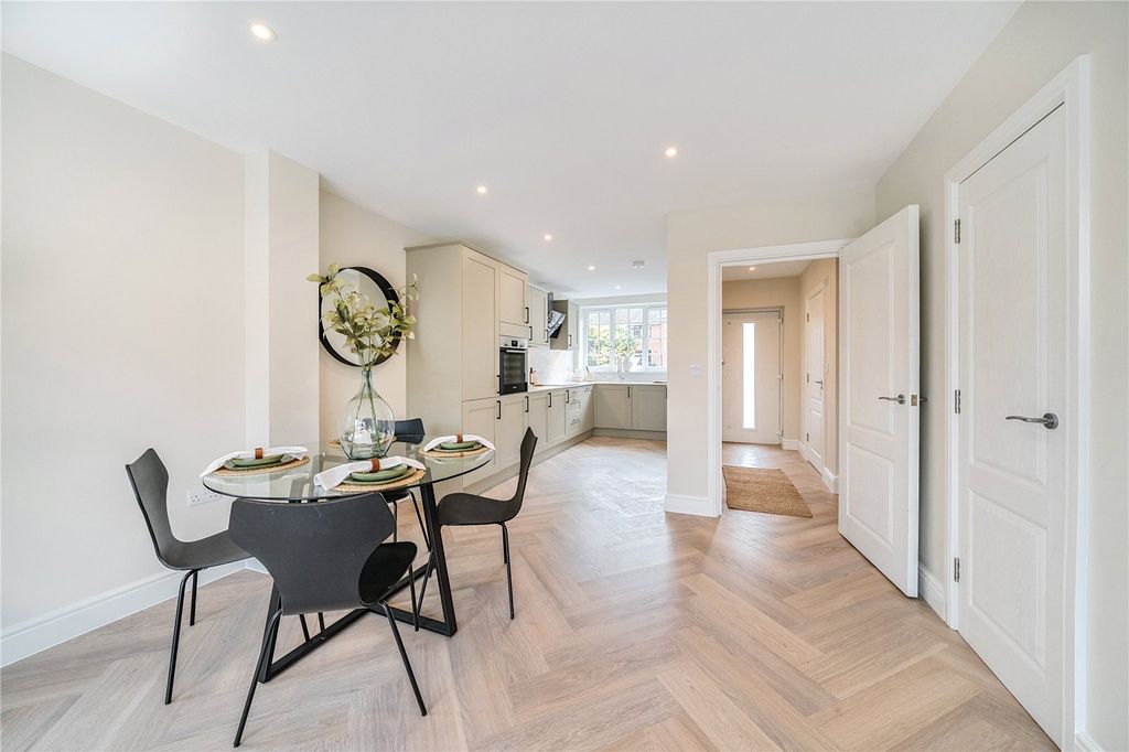 Additional image 6 of 3 bed semi-detached house for salePark Road, Farnborough, Hampshire GU14