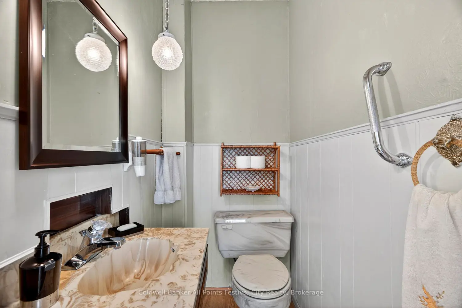 484 Bob Street photo 5
