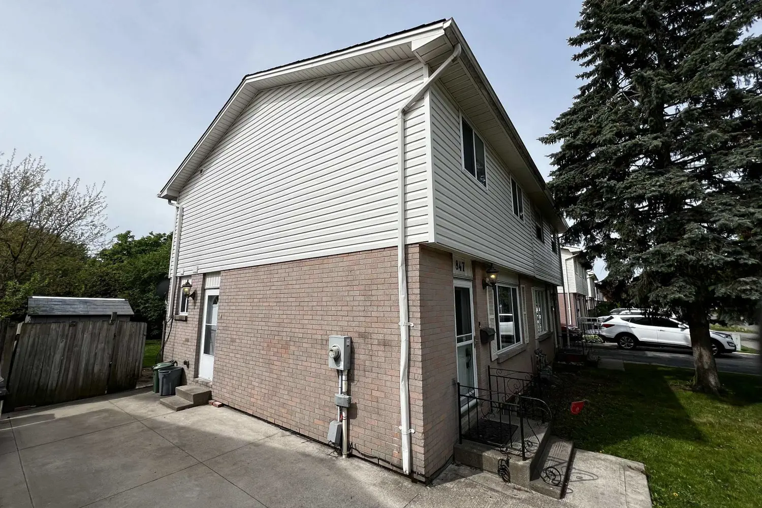 847 Jalna Boulevard photo 4