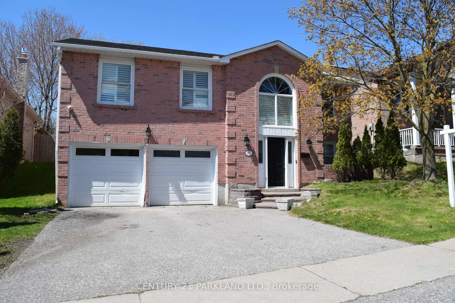 797 Lochness Crescent