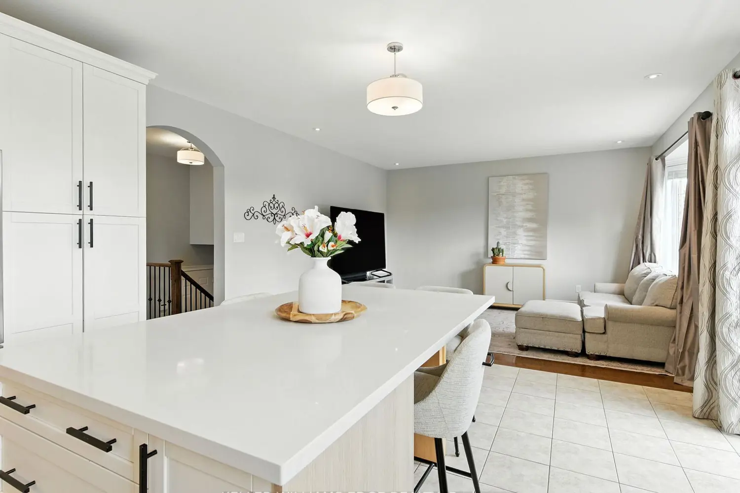 200 Giddings Crescent photo 2
