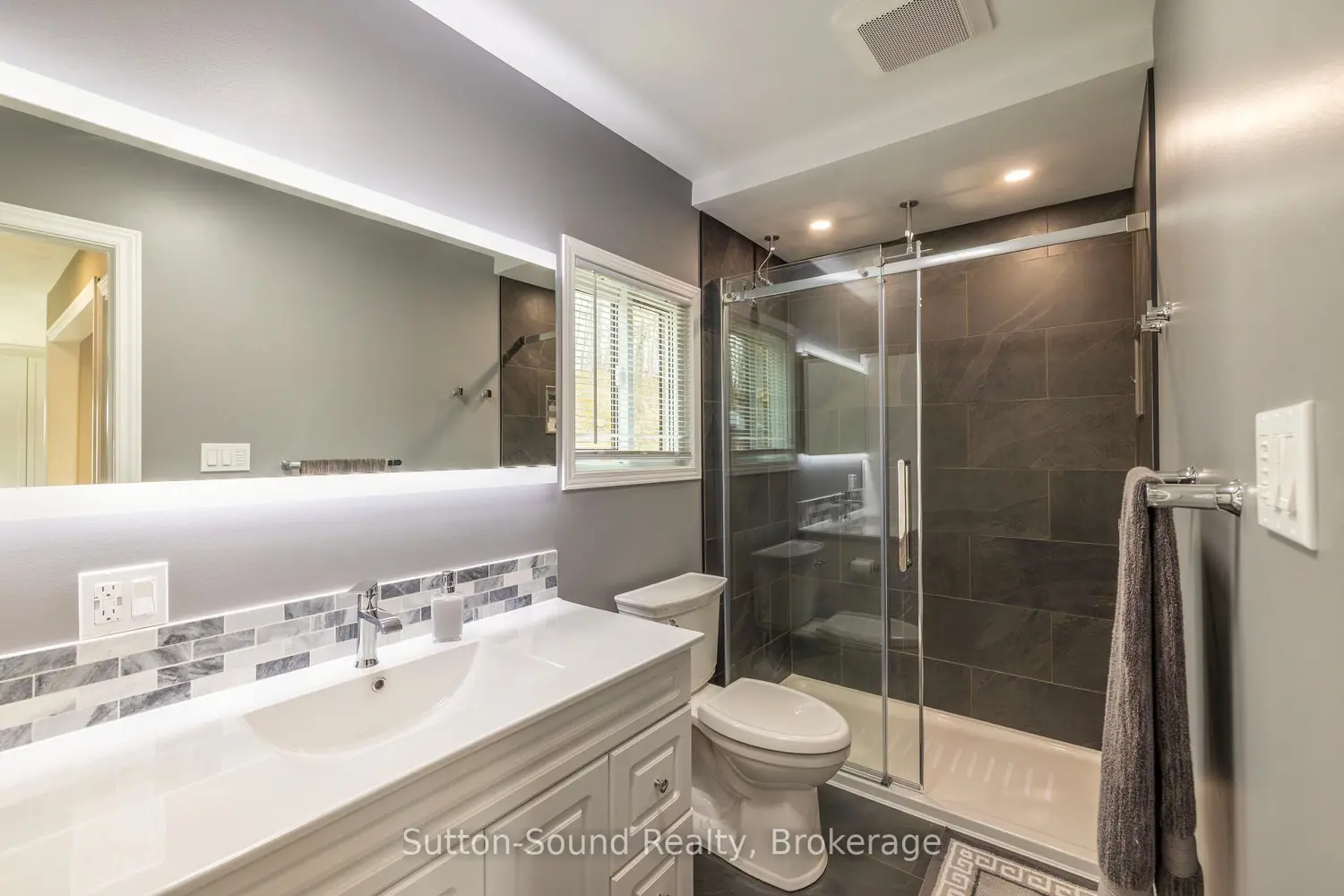 138 Macintosh Drive photo 3