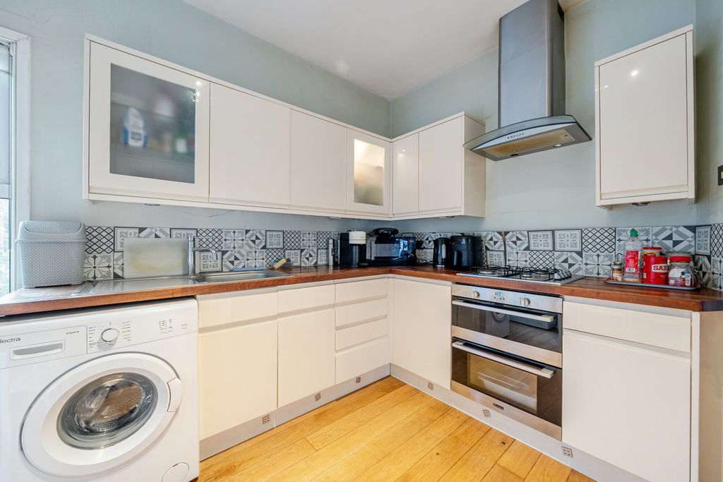 Additional image 3 of 3 bed flat for salePembroke Road, Erith DA8