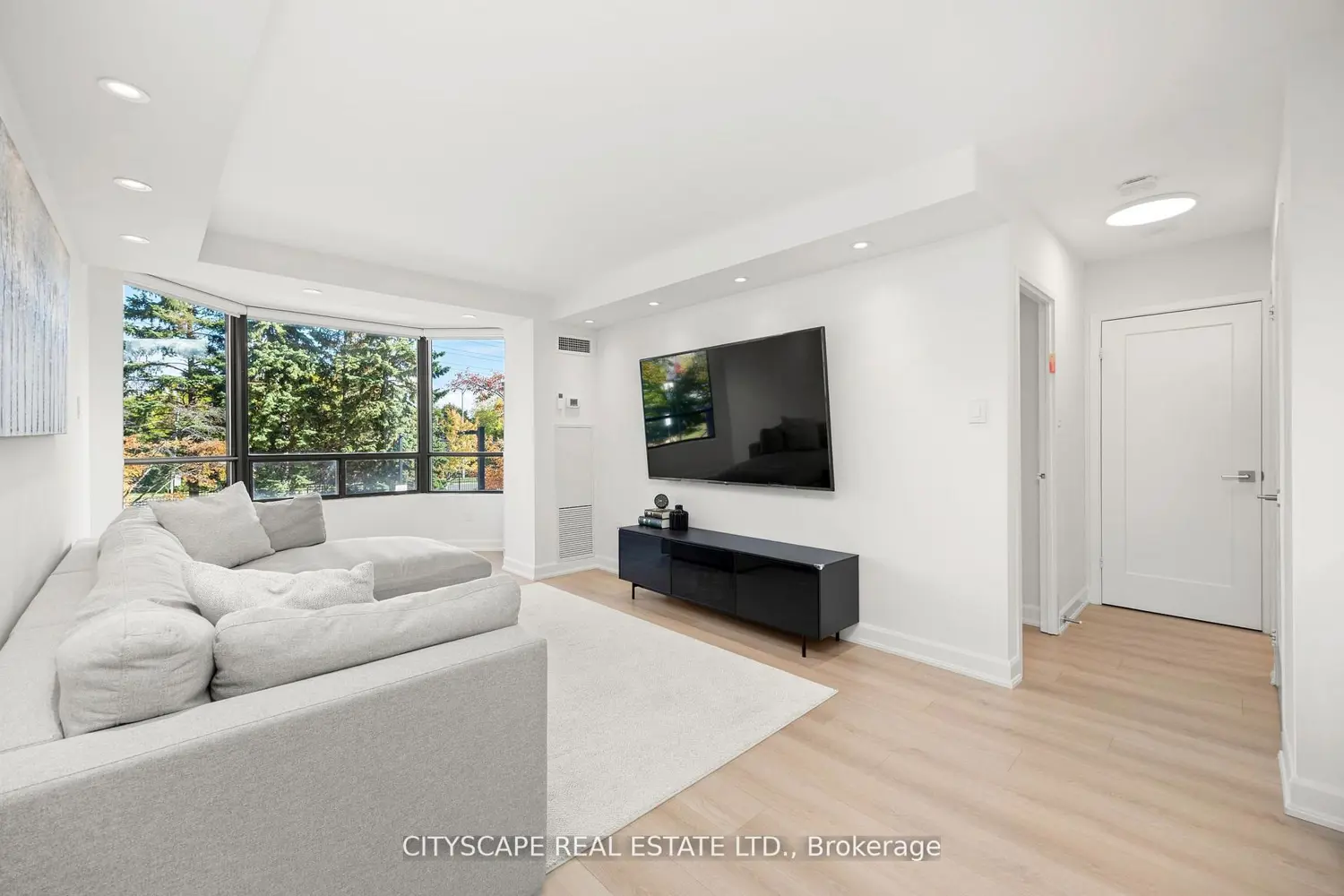 7460 Bathurst Street 209 photo 5