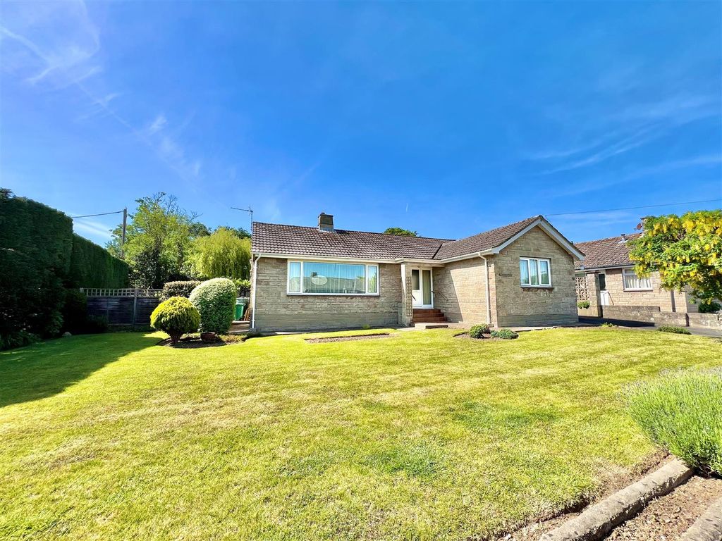 3 bed detached bungalow for saleFreshwater, Isle Of Wight PO40