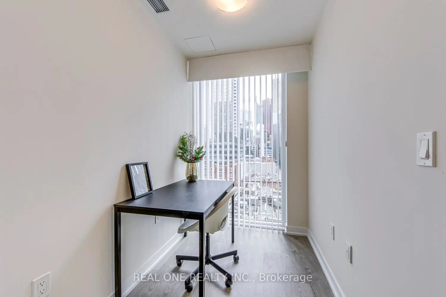 Additional image 4 of 99 John Street 1001
