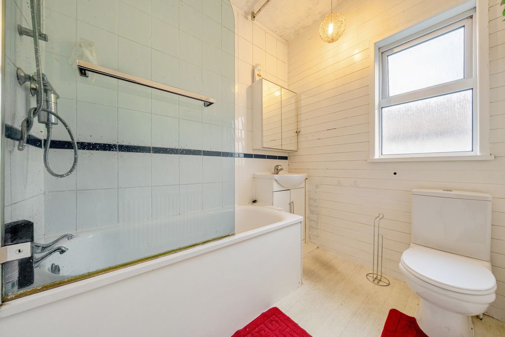 Additional image 12 of 3 bed flat for salePembroke Road, Erith DA8