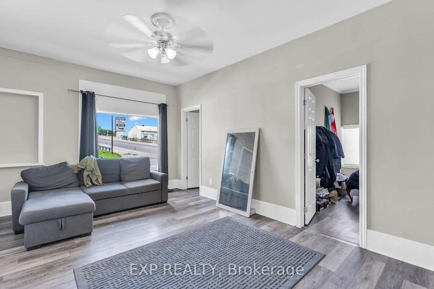 553 Quebec Street photo 3