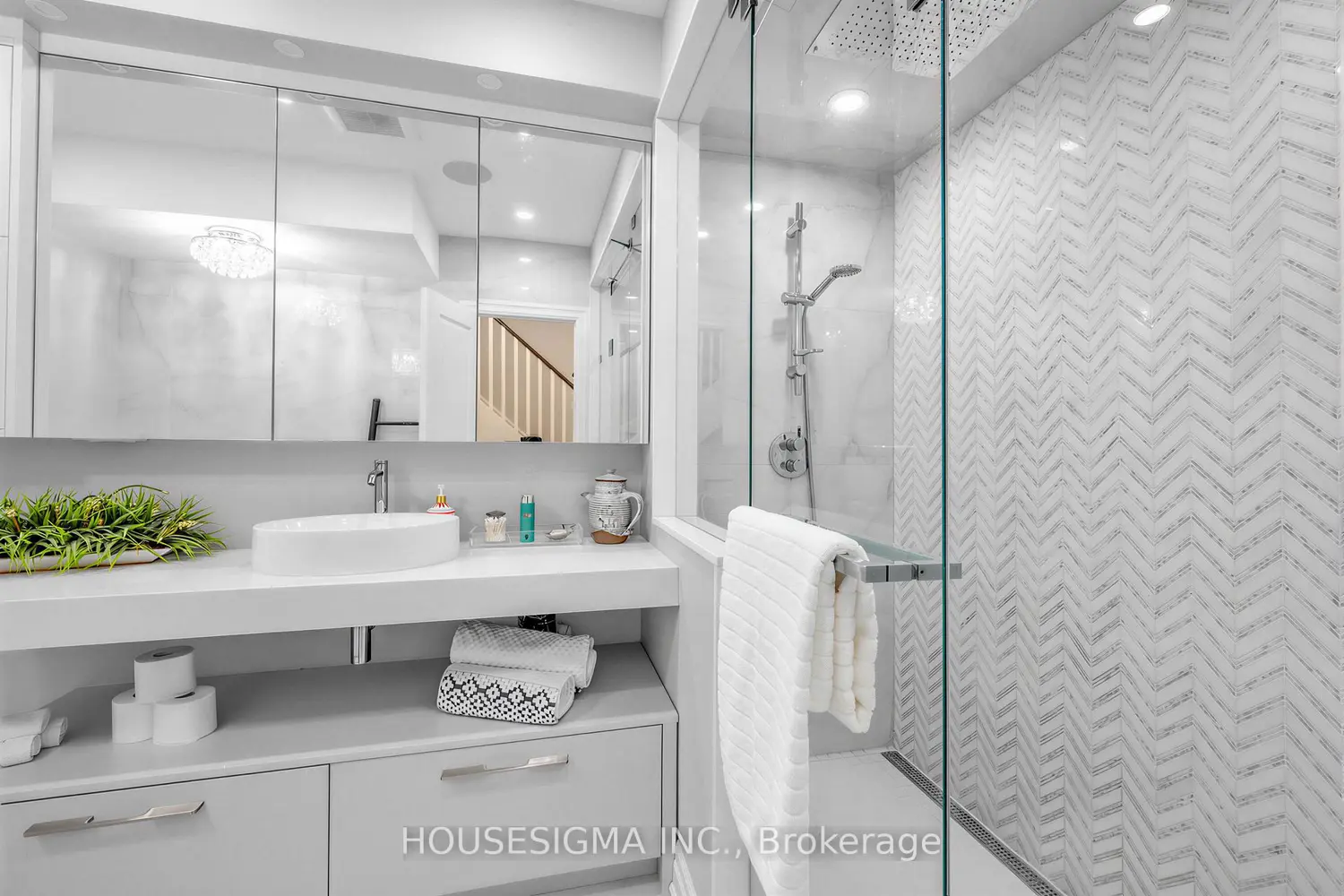 Additional image 13 of 361 Roehampton Avenue