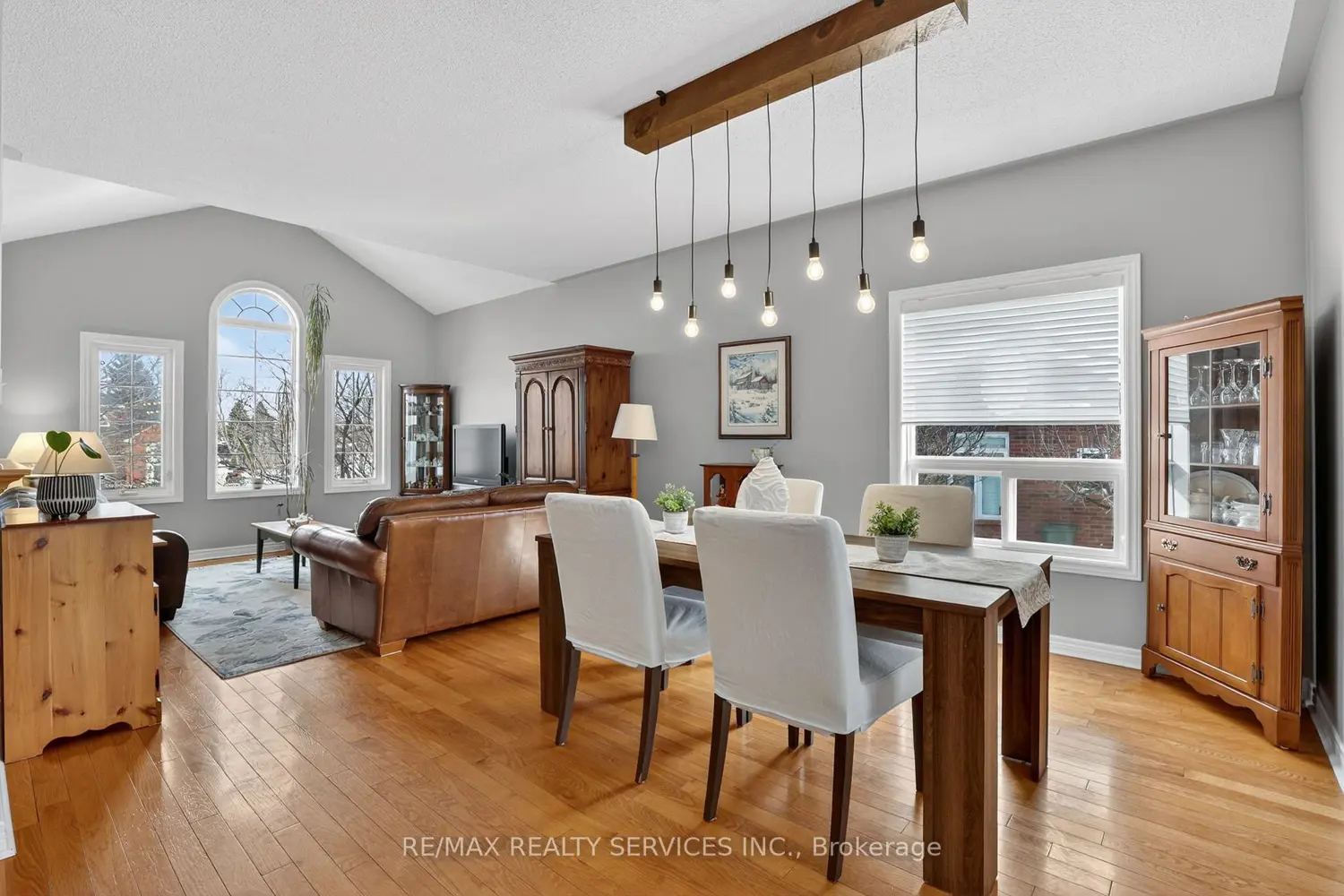 4 Valleybrae Court photo 3