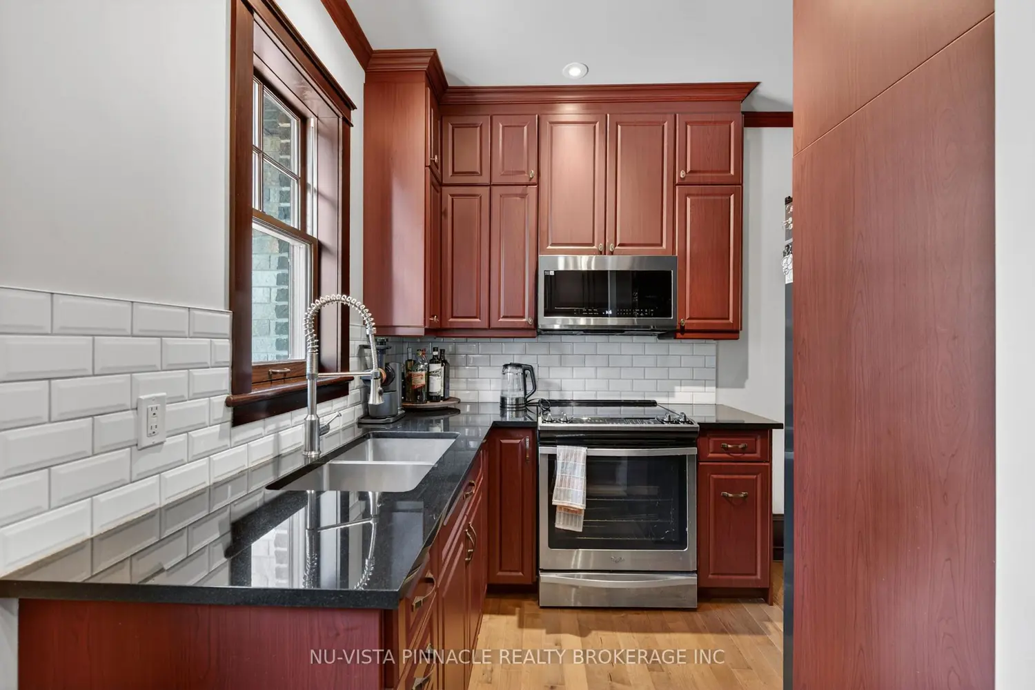 9082 Ferne Drive photo 4