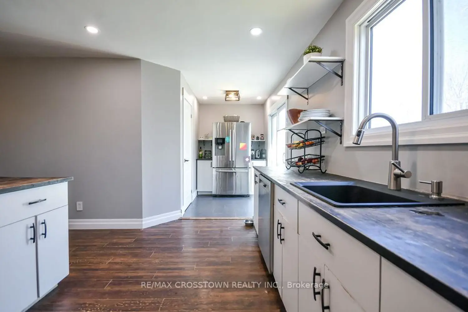 461 Barnes Avenue photo 4