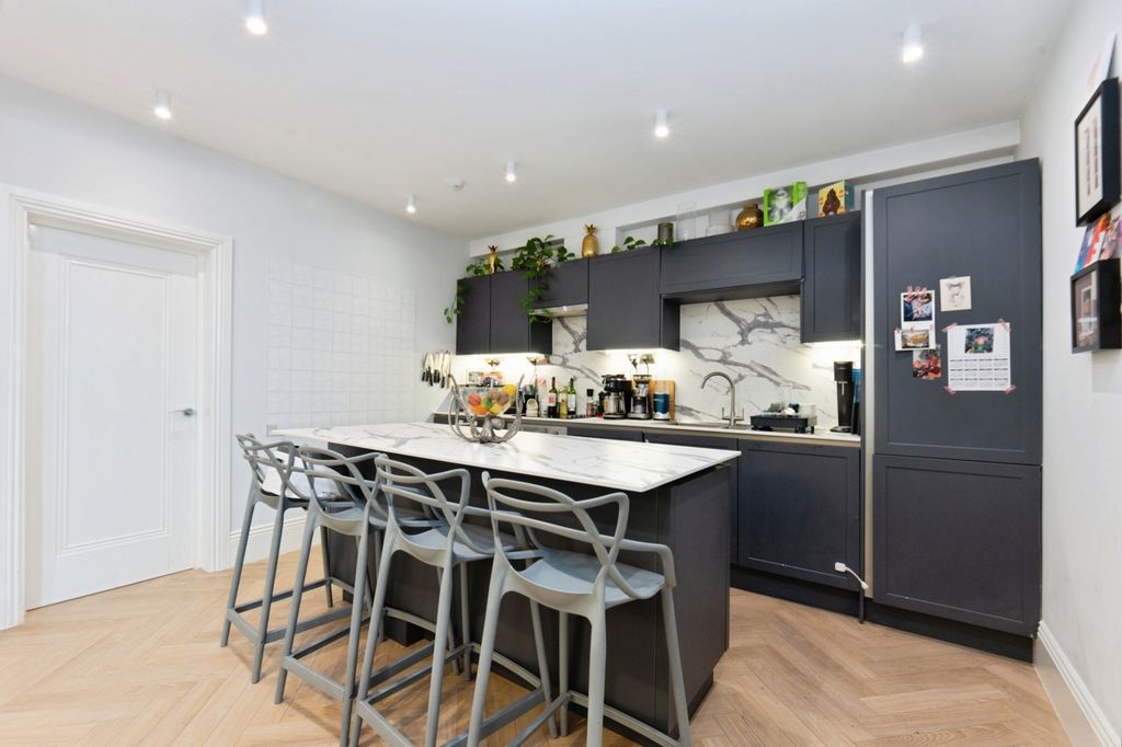 3 bed flat for saleEpsom Road, Guildford, Surrey GU1
