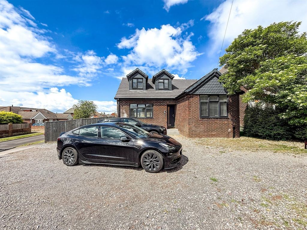 Additional image 19 of 4 bed detached bungalow for saleDore Avenue, Portchester PO16