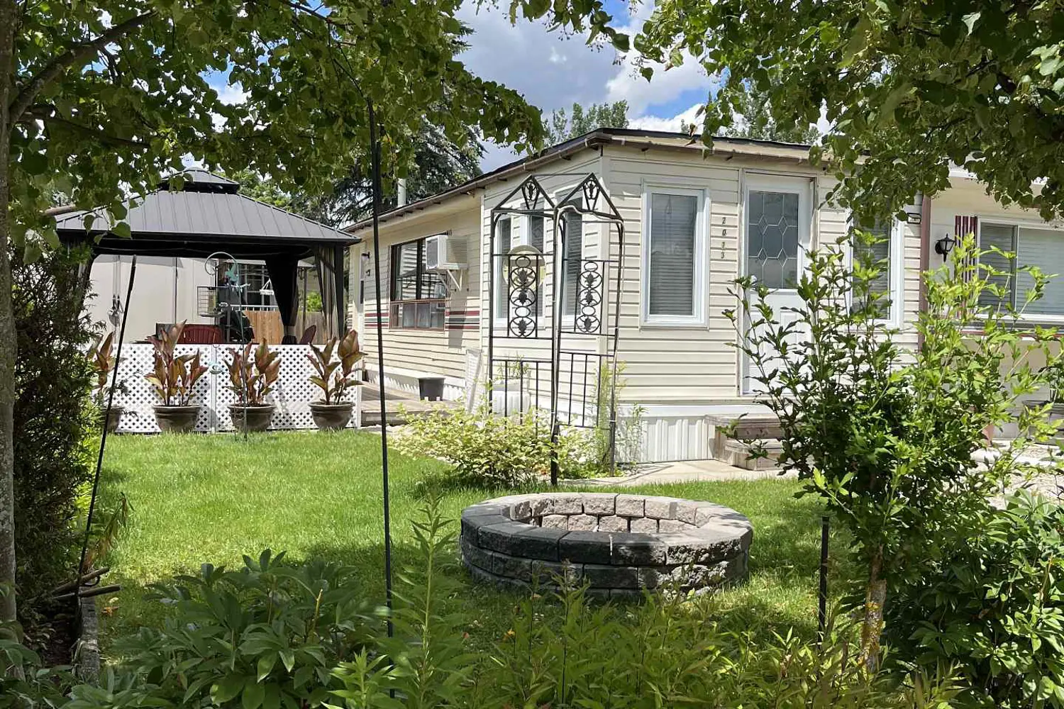 2073 Friendly Boulevard
