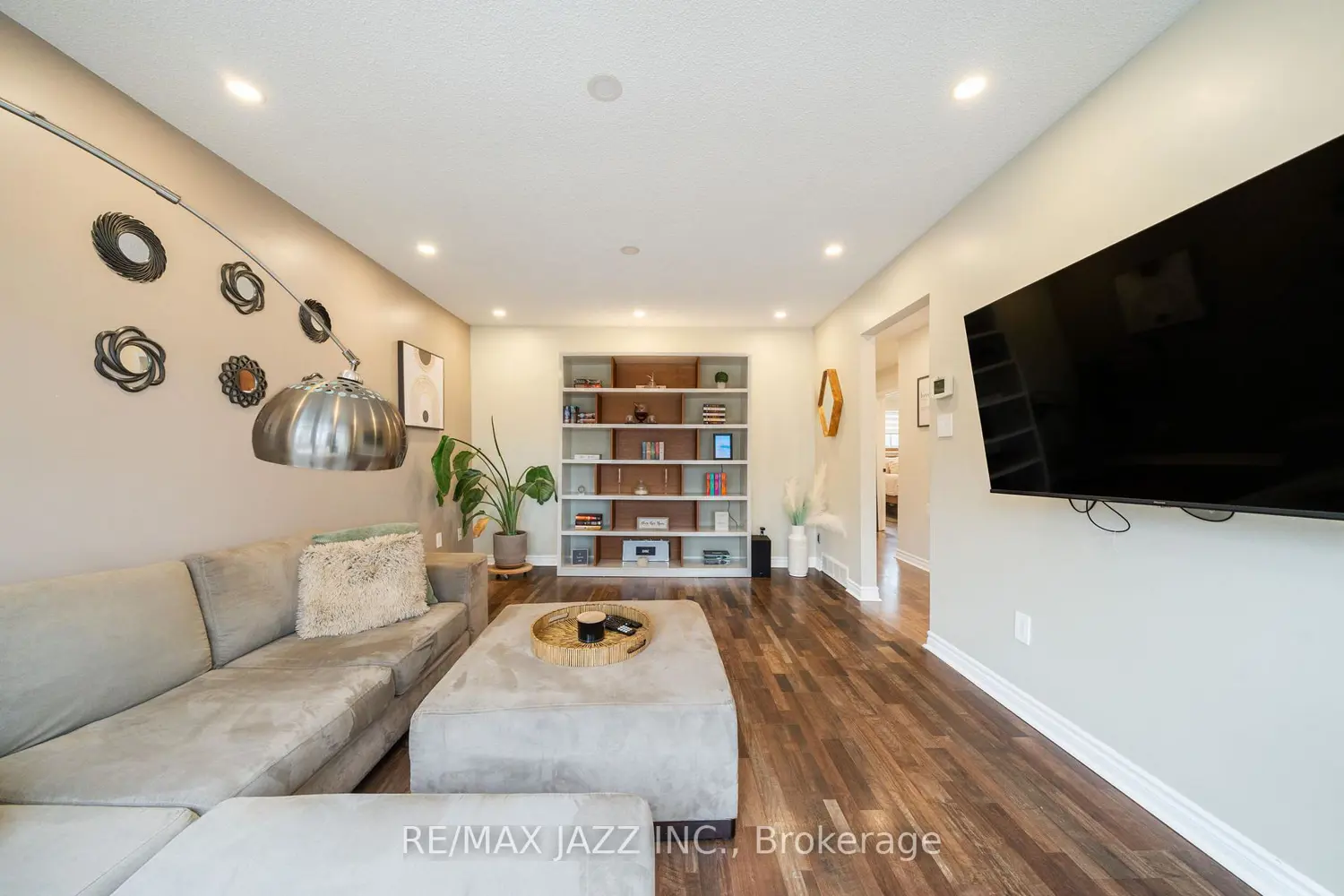 1007 Cardinal Court photo 5