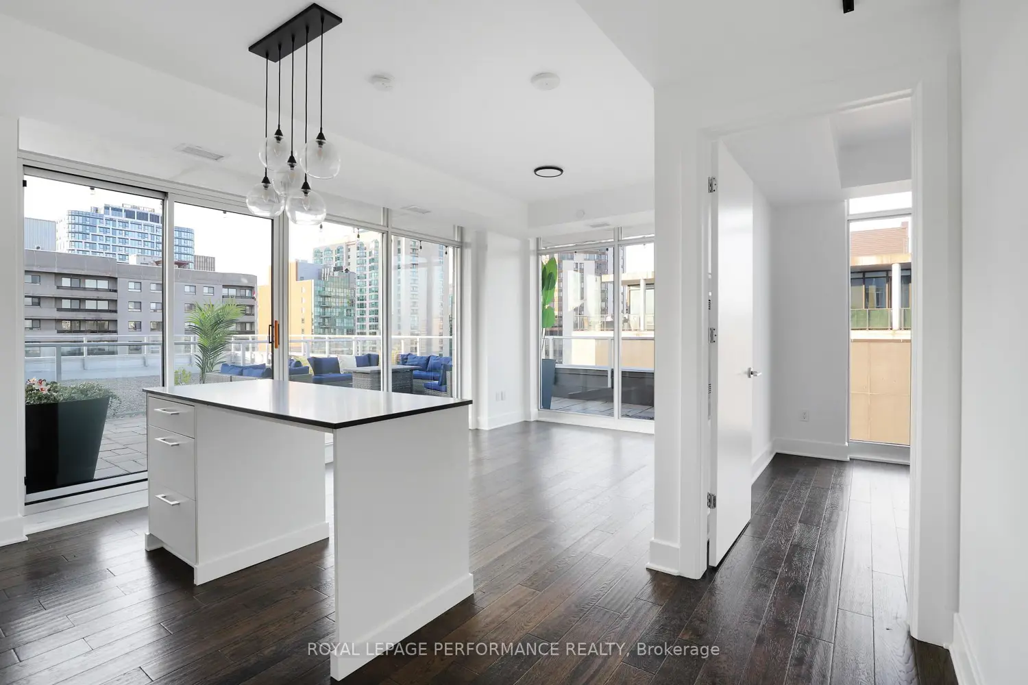 Additional image 10 of 255 Bay Street 1603