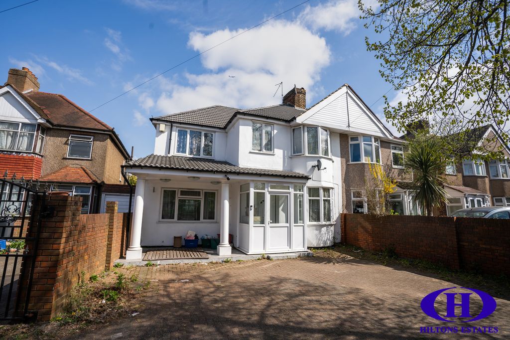 5 bed semi-detached house for saleUxbridge Road, Feltham TW13