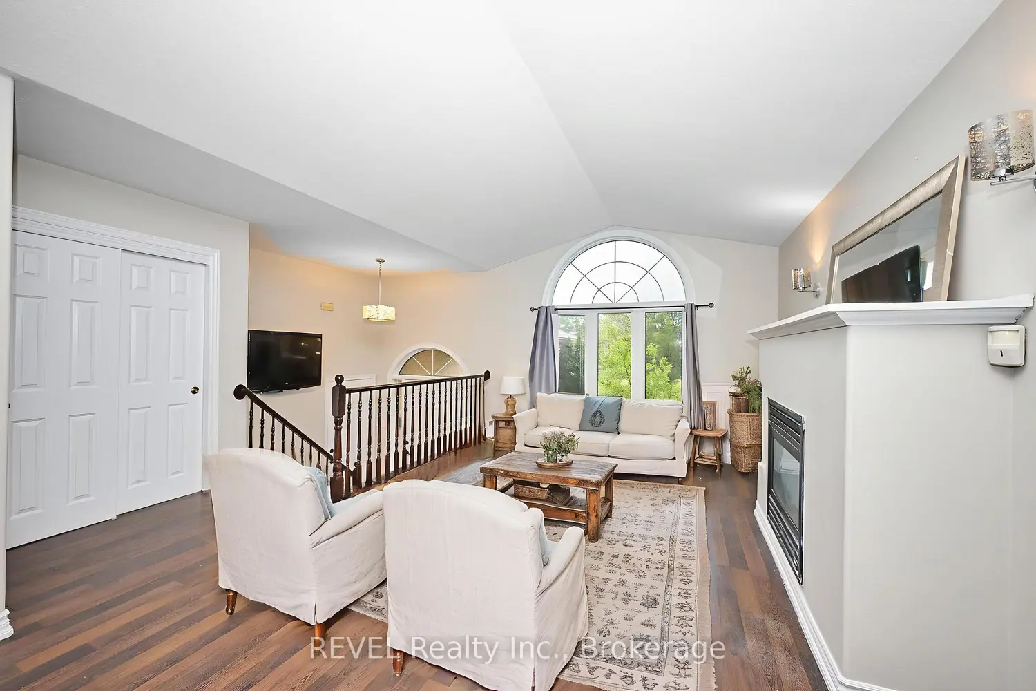 28 Quaker Road photo 2