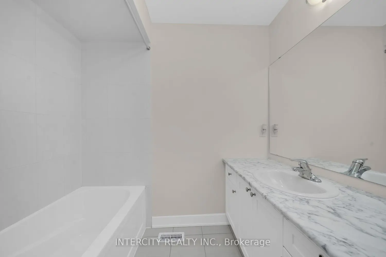 Additional image 16 of 100 Walden Drive Blk 7 Unit 3