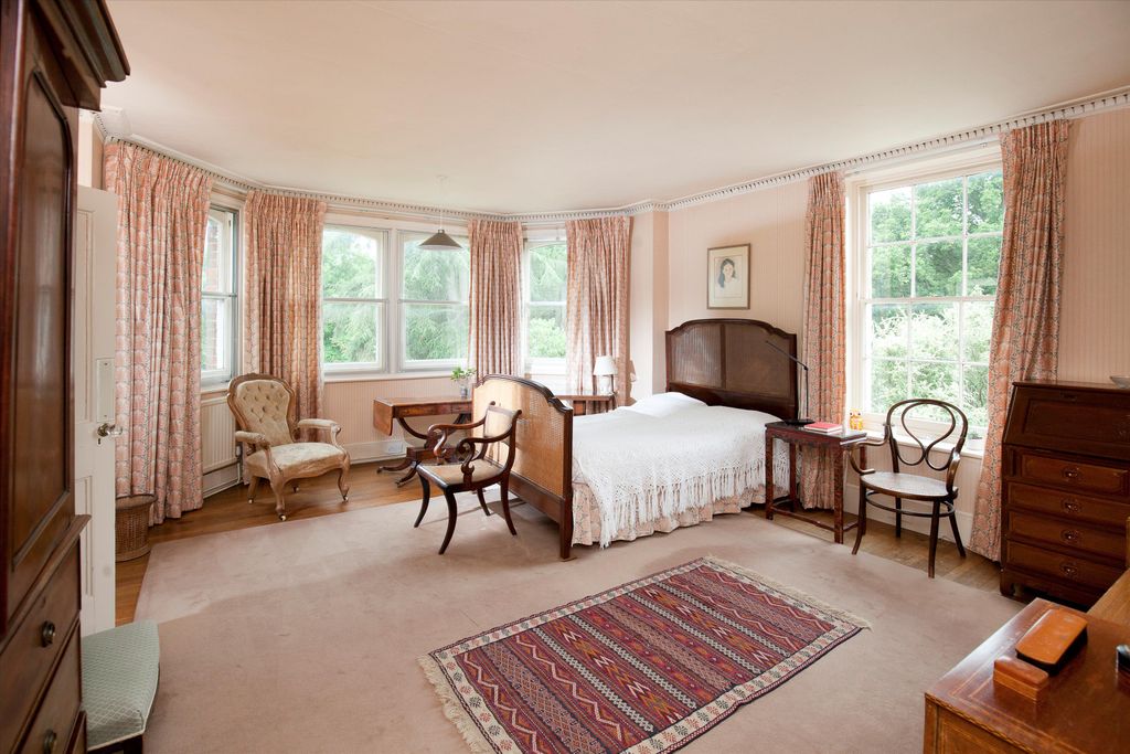 Additional image 8 of 7 bed detached house for saleRunwick, Farnham, Surrey GU10