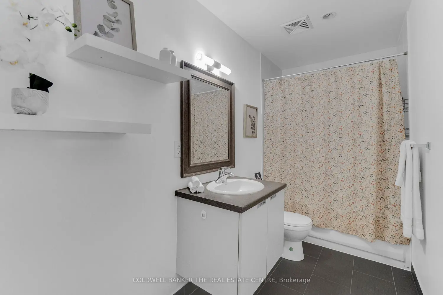Additional image 14 of 400 Wellington Street 802