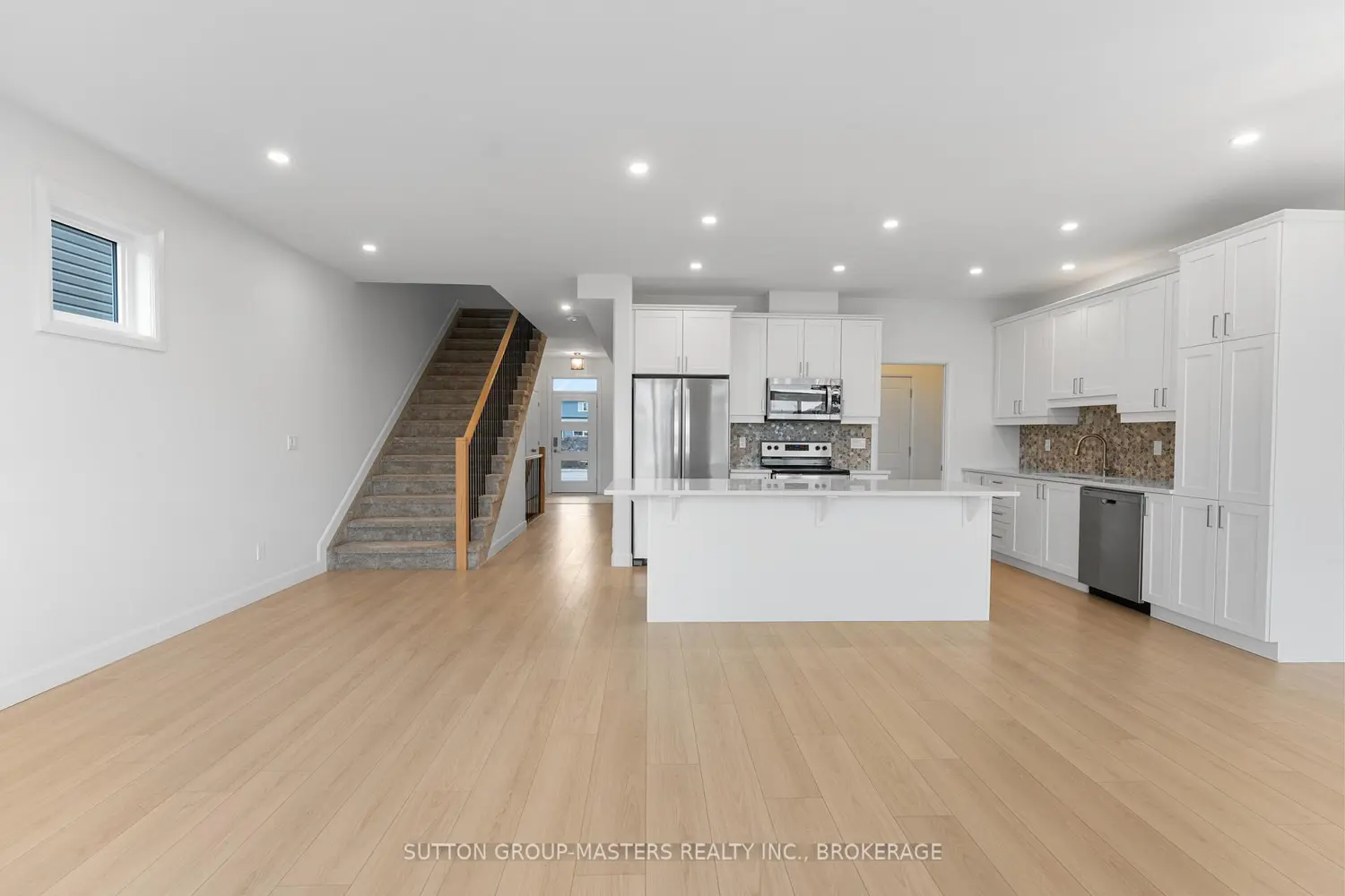 229 Superior Drive photo 4