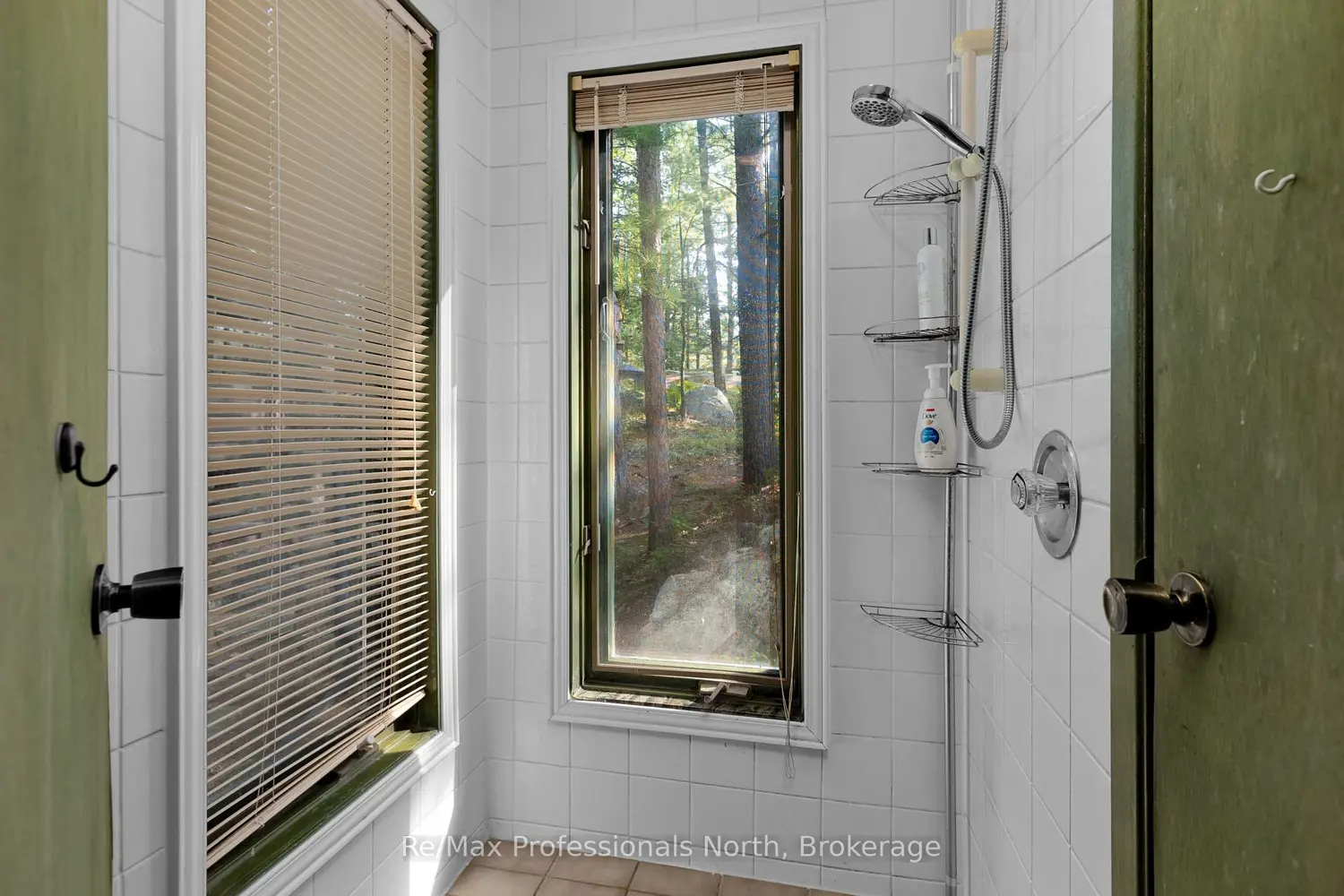 1118 Tomingas Road photo 5