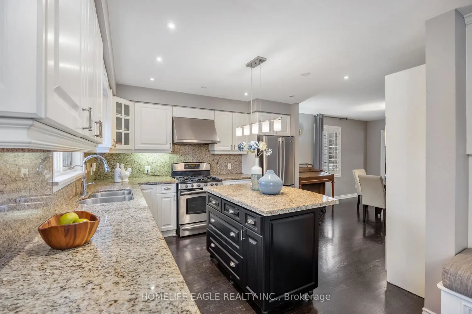 20286 Yonge Street photo 3