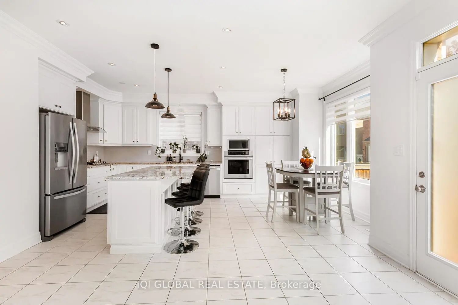 274 Hinton Terrace photo 5